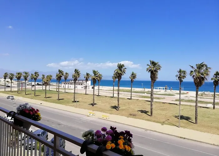 住宿加早餐酒店 Altamarea 马里纳斯基亚沃尼亚